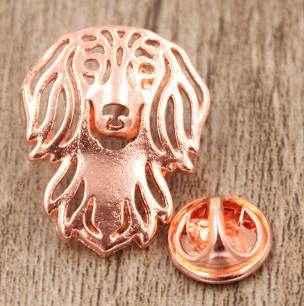 pin m/langhret gravhund, kobberfarvet